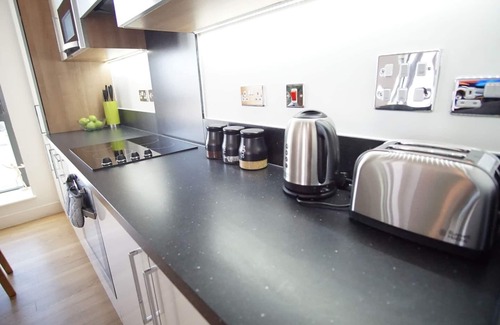 Royal Docks Apartment | Excel Centre | O2 Arena | City Airport w/Parking