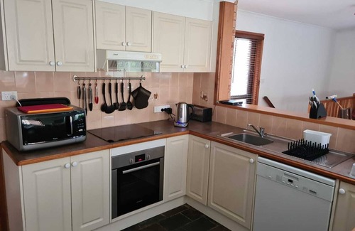 Long Beach House | Excellent home to enjoy and relax with family and friends. 5 min from the beach!