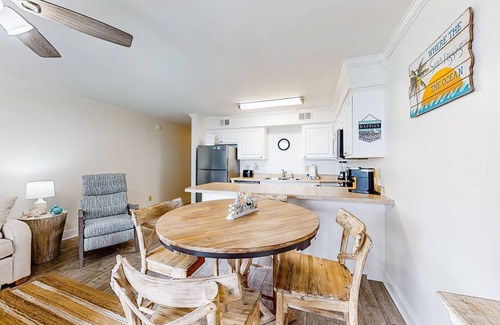 Orange Beach Condo | Excellent resort suite in beachfront location with WiFi, pool & elevator