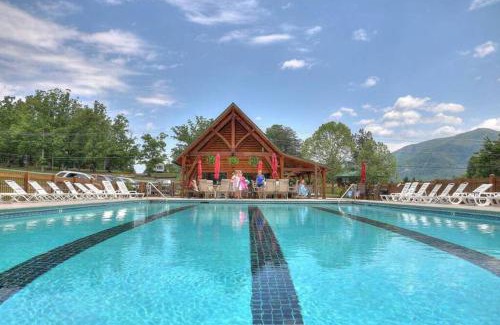 Gatlinburg - Pigeon Forge House | Excellent View Arcade Pool Theater Spa Resort Fun