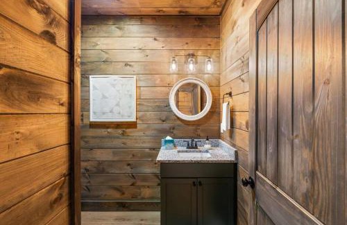 Gatlinburg - Pigeon Forge House | Excellent View Arcade Pool Theater Spa Resort Fun