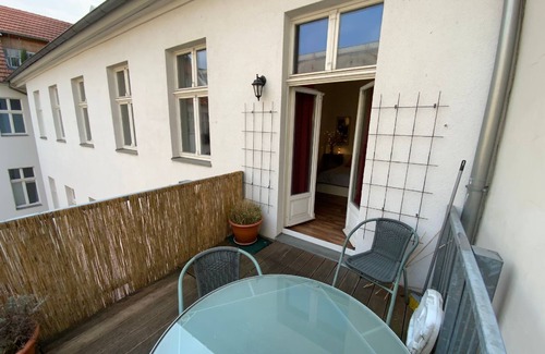 Mitte Apartment | Excellently located 2-room apartment with balcony and high-speed internet in Mitte