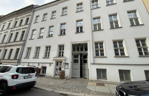 Mitte Apartment | Excellently located 2-room apartment with balcony and high-speed internet in Mitte