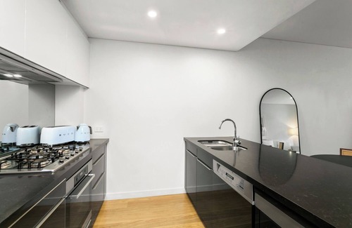 Mosman Apartment | Exceptional 2 bedroom unit in vibrant Mosman