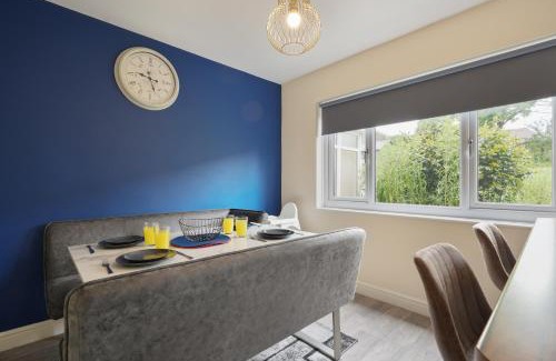 High Hazels Apartment | Exceptional 3 bed house, homely comforts, Close to KFC McDonalds ASDA ALDI and city centre