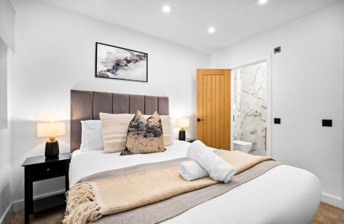 Cradley House | Exceptional 4 Bedroom House - Garden - High Speed Internet - Parking 154R