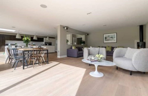 Poole House | Exceptional 6 bed seaside home with harbour views