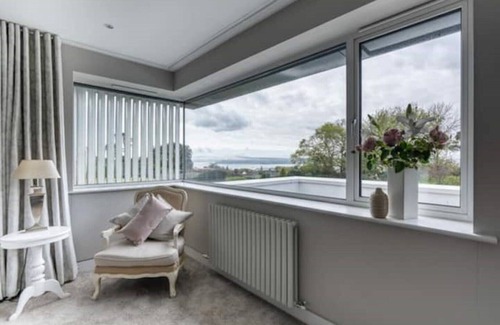 Poole House | Exceptional 6 bed seaside home with harbour views