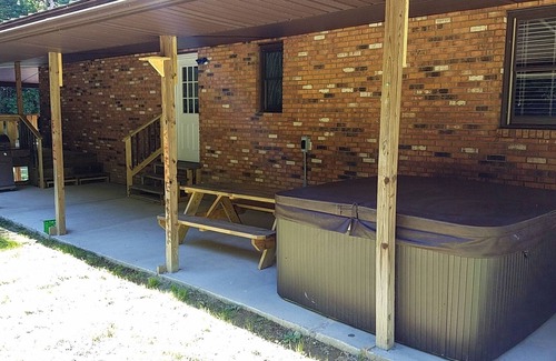 Lookout House | Exceptional Lodging at New River Gorge for the Ultimate Getaway- sleeps 18