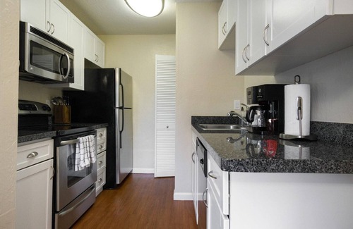 Cuernavaca Apartment | Exceptional Mountain View 2BR w/Gym & Pool, nr Museums, by Blueground