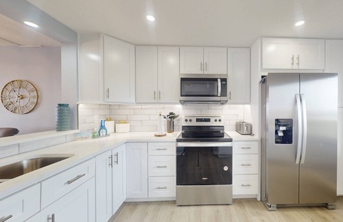 Madeira Beach Condo | Exceptional View. Excellent Location. Heated Pool and Hot Tub. Close to Shopping and Restaurants.