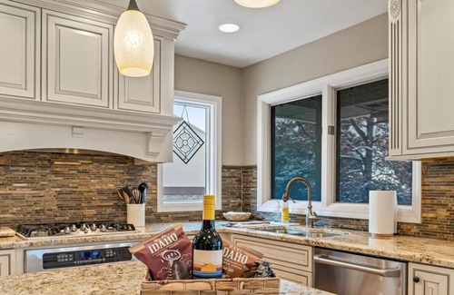East End House | Exceptional Views & Luxurious Kitchen! Fireplace & Hot Tub | Min to Downtown & BSU