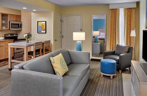 Sharonville House | Exciting Stay! Onsite Pool, FREE Breakfast & Parking, Visit Twin Creek Preserve!