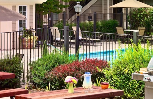 Sharonville House | Exciting Stay! Onsite Pool, FREE Breakfast & Parking, Visit Twin Creek Preserve!