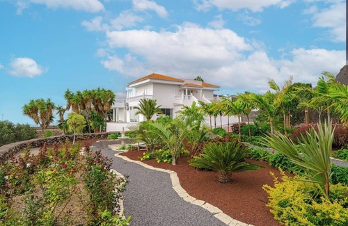 El Rincon House | Exclusive villa with ocean and mountain views in San Miguel