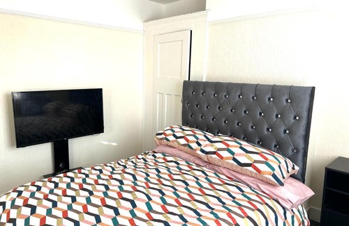 Loxford House | Exclusive 26 room