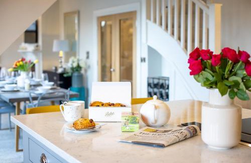 Harrogate Apartment | Exclusive 3 Bedroom Penthouse - 2 Bath & Mezzanine