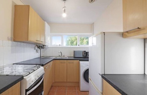 Hatfield Apartment | Exclusive 4BR House with Free Parking At Hatfield