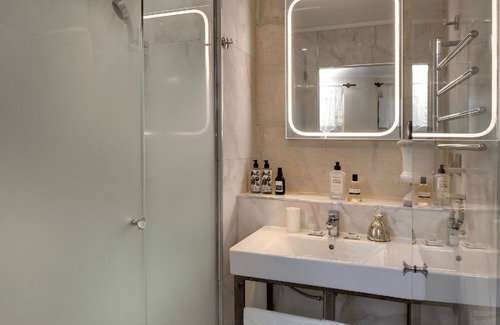 Avignon City Centre Hotel | Exclusive B&B Suites, Apartments, Spa & Fitness The Augustinian House an