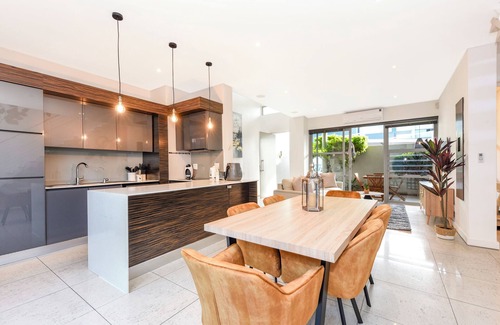 Greater Johannesburg Metropolitan Area Apartment | Exclusive Bauhaus Family Haven in Melrose