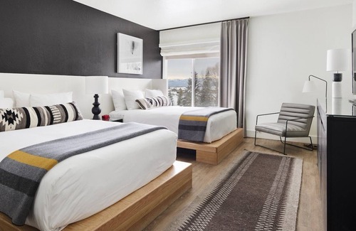 Wilson Hotel | Exclusive Jackson Hole Mountain Retreat – Gravity Haus, 3 Units, Two Queens