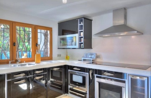 Cap-d'Antibes House | Exclusive, Modern & private Compound by the Sea