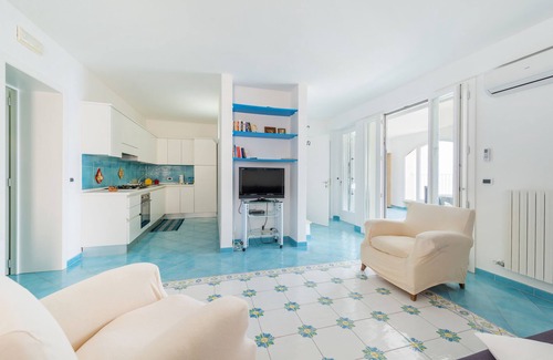 Castro Marina Apartment | Exclusive new apartment, 30 mt. Sea, herrl. Panoramic sea, Covered. gr. Terrace