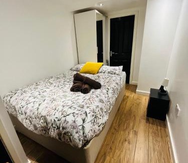 Falconwood and Welling Apartment | Exclusive Private One Bedroom Suite