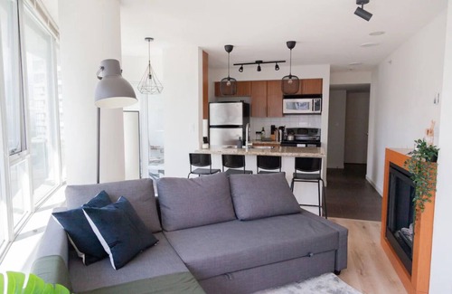 Gastown Apartment | Exclusive & Stylish Downtown Apartment W/Pool, Hot Tub, Sauna