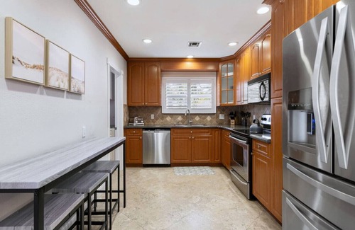 Coral Ridge Isles Villa | Exclusive Tropical Villa-Heated Pool&Outdoor Oasis