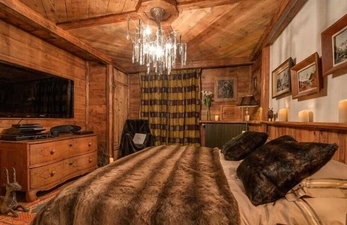 Val-d'Isere Ski Chalet | Exclusive Warmth Chalet with Extravagant Interiors