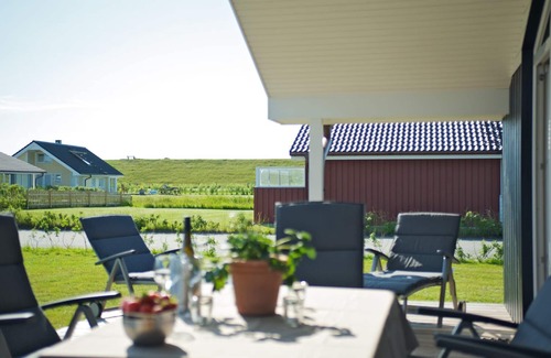 Wesselburenerkoog House | Exclusive wooden house with high sense right on the North Sea dike