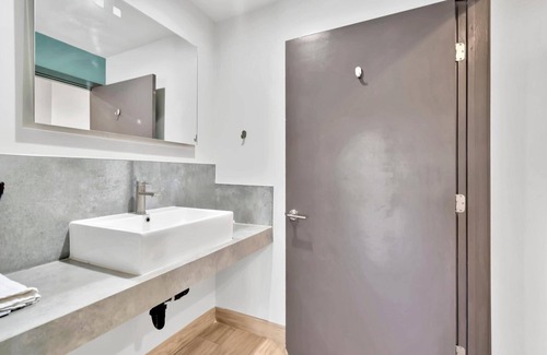 Harbor Hotel | Exclusivo Inn & Suites