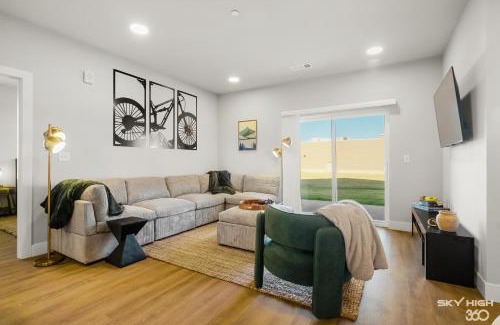 Rogers Apartment | Exec King Suites Pool, Gym, Walmart Hq,gym