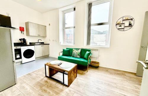 Bury Apartment | Executive 1BR - Quiet Location - Wifi & Kitchen