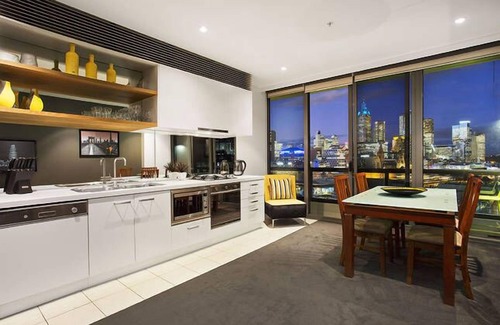 Southbank Apartment | Executive 2 Bed/1 Bath with Balcony Freshwater Place