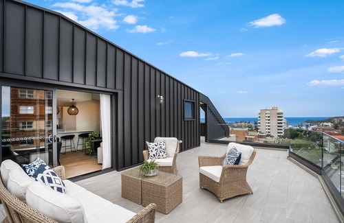 Manly Apartment | Executive 2 bedroom 2 bath apartment - expansive water/district views Manly