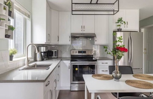 Coquitlam House | Executive 2BR Suite Beautiful View Renovated