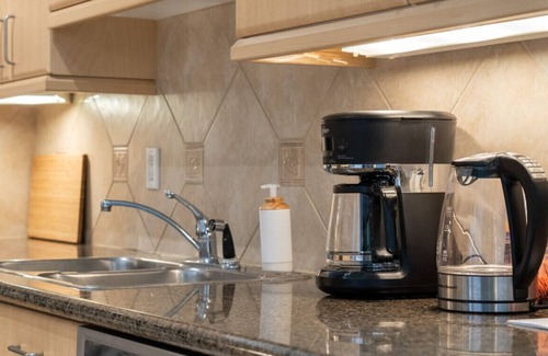 Mission District Condo | Executive 3BR Penthouse » Downtown » Parking » AC