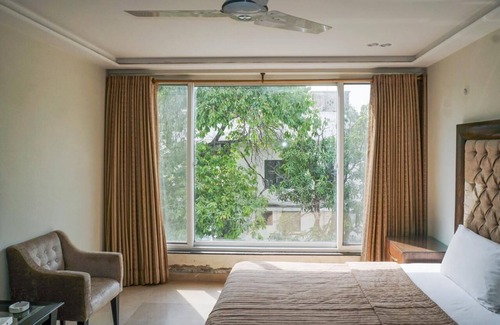 Gulberg Hotel | Executive deluxe room - Gulberg 2 Lahore