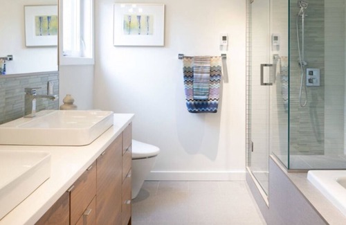 Winnipeg House | Executive family home with large property close to downtown