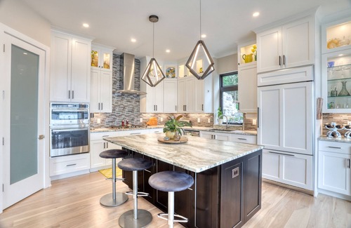 Oconomowoc House | Executive Lake House and Golf Retreat overlooking the main lake