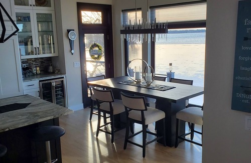 Oconomowoc House | Executive Lake House and Golf Retreat overlooking the main lake