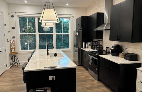 Chosewood Park House | Executive level Grant Park, Chosewood Park, Atlanta 3 Story Townhome w/Garagen