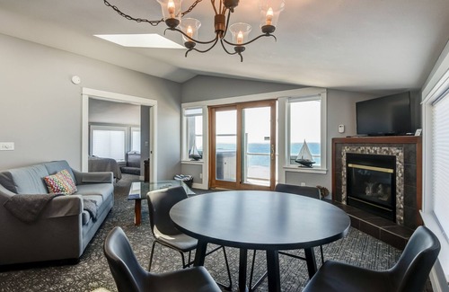 Logsden Apartment | Executive Penthouse on the Pacific