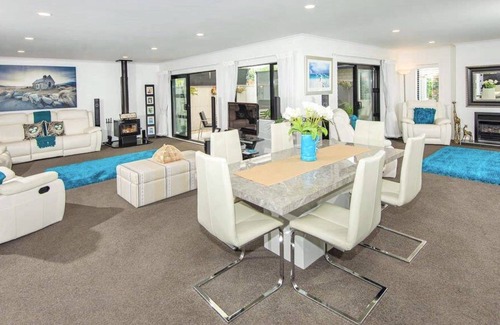 One Tree Point House | Executive Quality 4 Bedroom Home