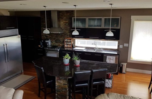 Saskatoon Bed & Breakfast | Executive Quiet Home on Edge of City