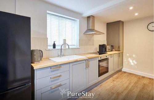 Much Wenlock House | Executive Raven Nest Suite at The Raven Aparthotel in Much Wenlock by PureStay