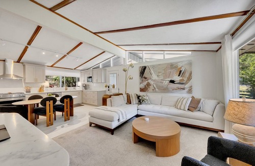 Woodstock House | Executive stay home newly remodeled 3-bed house walkable to Downtown Woodstock