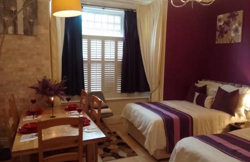 Edgbaston Apartment | Executive Suite at Ideal home & cottage, Inviting 2 Bedroom apartment, Sleep 6 Ideal for contractors, family & Groups